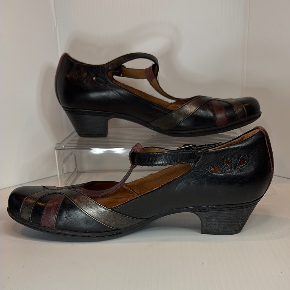 Rockport comfy black t-strap cutout low heels